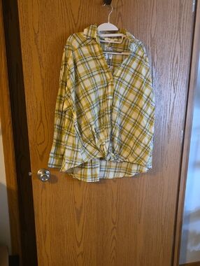 easel Yellow and Navy Plaid Tie-Front Shirt Ptp 26